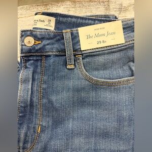 Abercrombie & Fitch High-Rise Mom Jeans - Medium Blue Denim 29 8r nwt